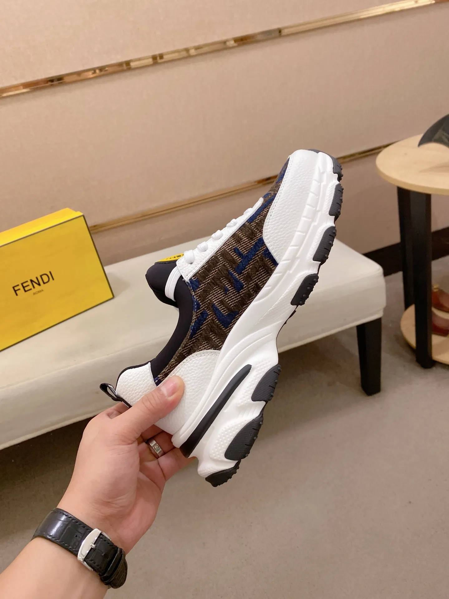 Men's men's shoes 442💰 (fendi) new style 👊🏻 upper 🇮🇹 imported cowhide fabric 🇩🇪 lining imported sheepskin lining. The original outsole is molded to highlight the identity of every man, and the upper foot is elegant and stable🚶🏻🚶🏻The high-end custom counters reproduce the original version📯No matter the wind or rain, the shoe last remains unchanged and can withstand the verification of time🔍️,🔵 Size: 38-44